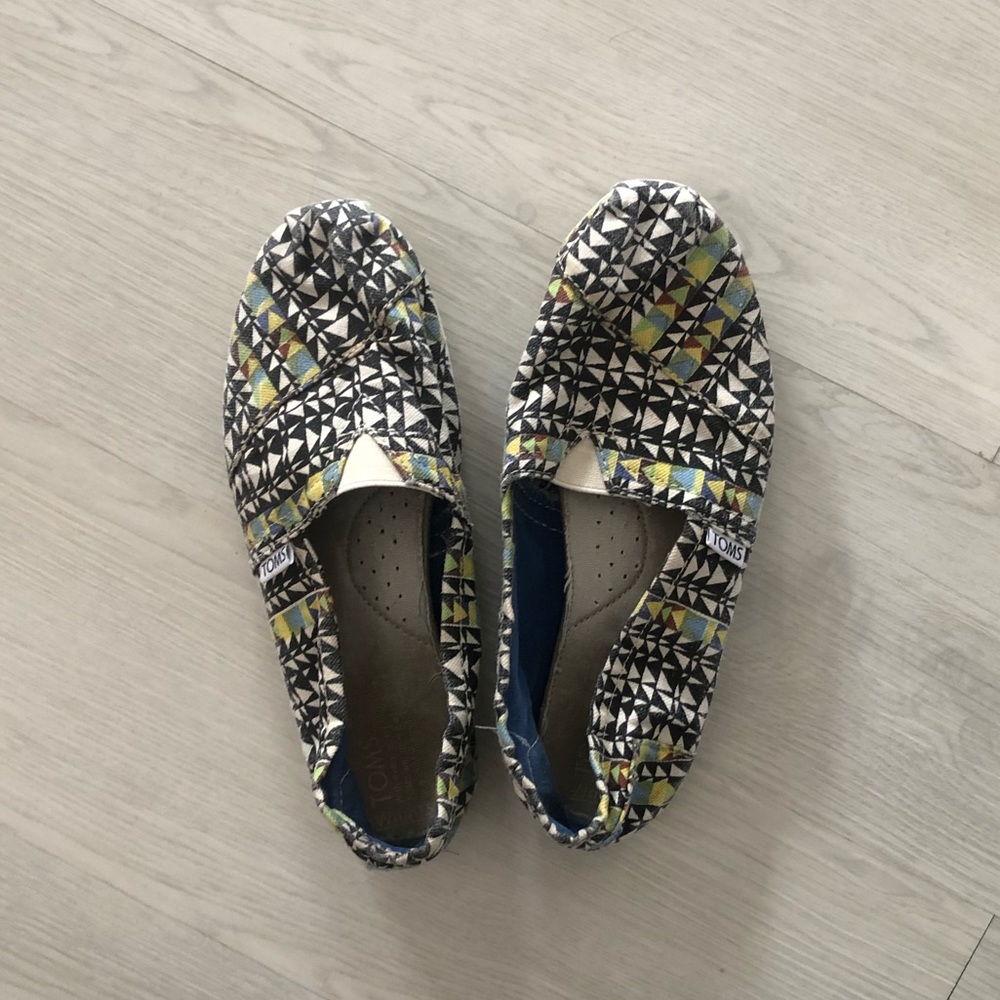 Women’s Toms Size 7.5